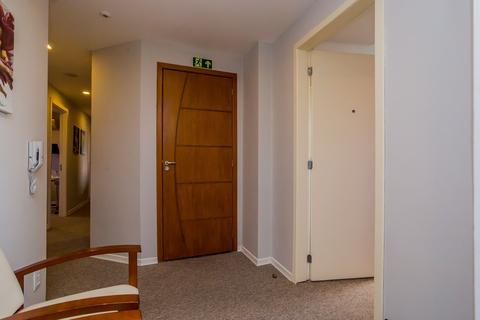 Image 20 - 328215