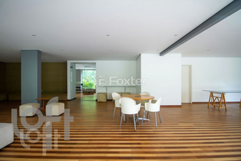 Image 17 - 328494