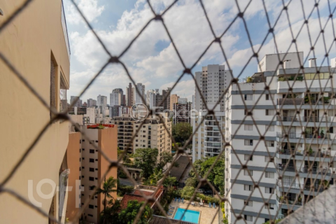 Image 17 - 328587
