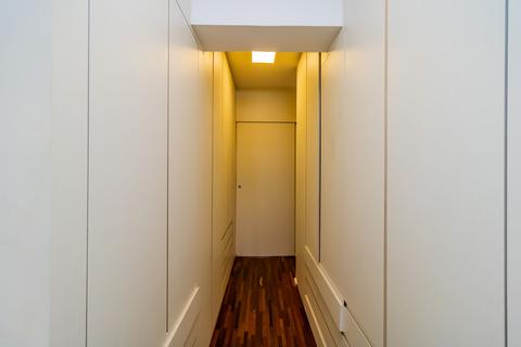 Image 22 - 328627