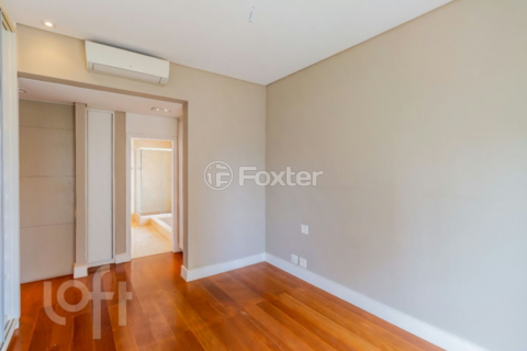 Image 37 - 329333