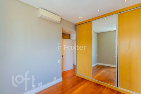 Image 30 - 329333
