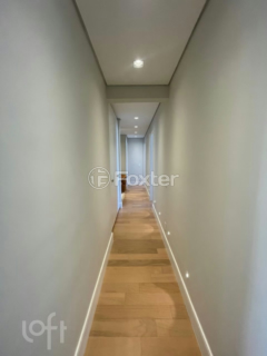 Image 23 - 332000