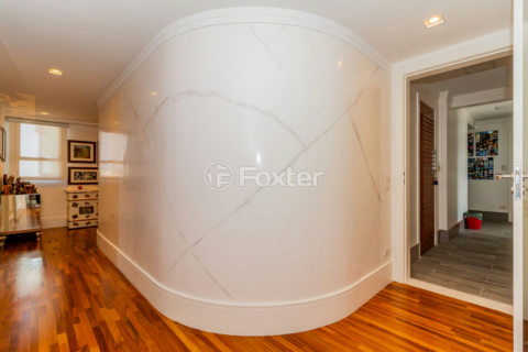 Image 30 - 334740