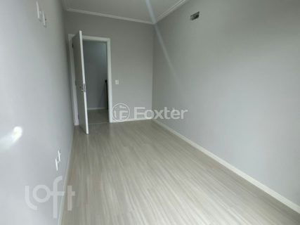 Image 7 - 371082