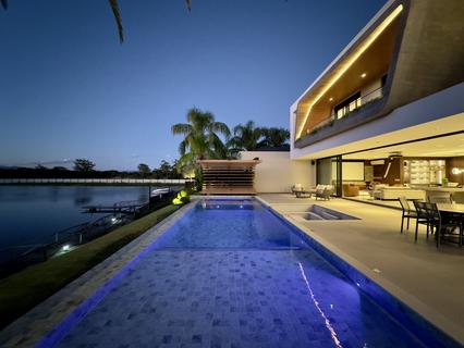 Image 4 - 371743