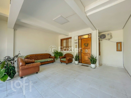 Image 30 - 371828