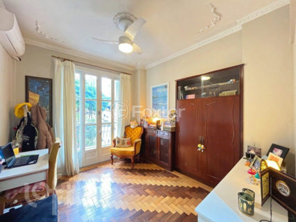 Image 19 - 372831