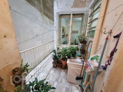Image 11 - 374930