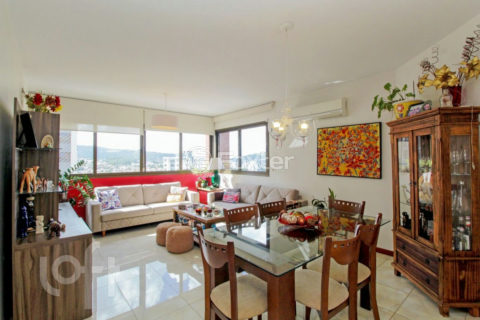 Image 21 - 377000
