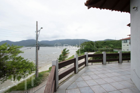 Image 12 - 379058