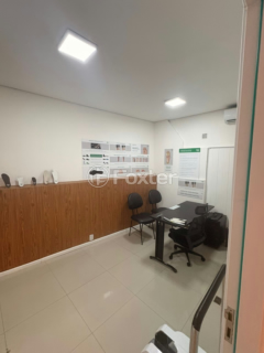 Image 10 - 4744