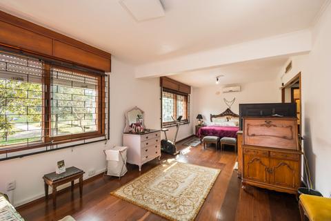 Image 29 - 5244