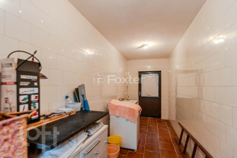 Image 32 - 562417