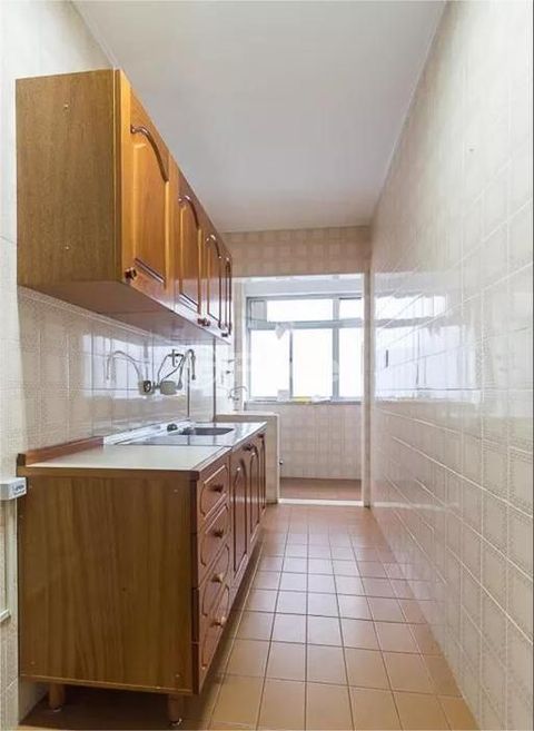 Image 15 - 568516