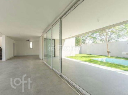 Image 30 - 572365