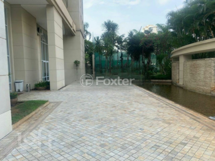 Image 19 - 608234