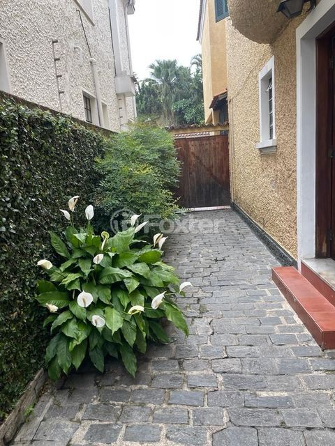 Image 11 - 628024
