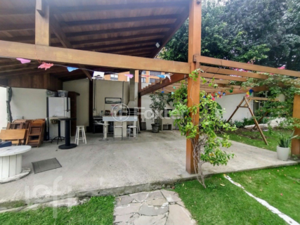 Image 10 - 642428