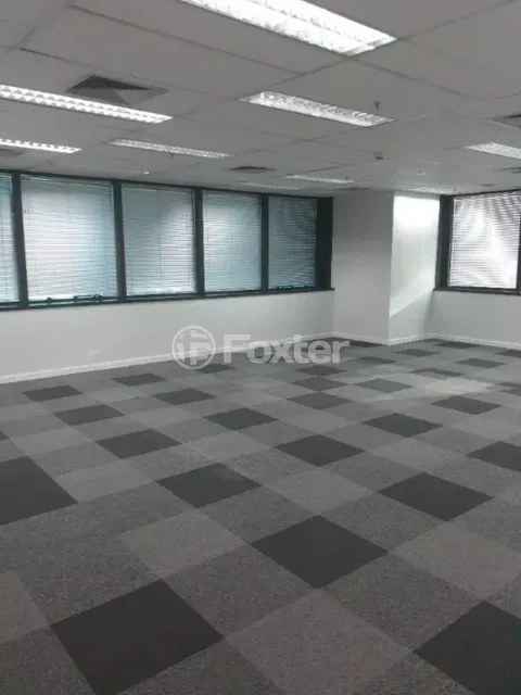Image 35 - 646136