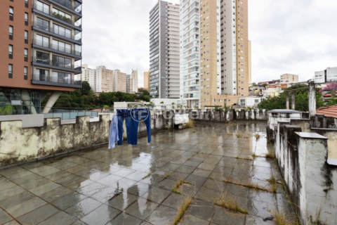 Image 13 - 648429