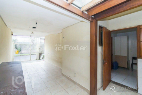 Image 8 - 651586