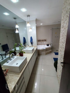 Image 6 - 656935