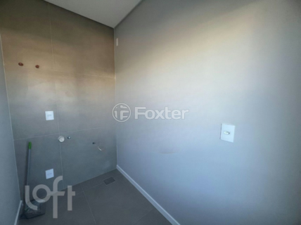 Image 33 - 657980
