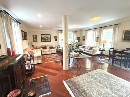 Image 21 - 658104