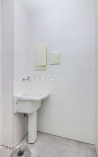Image 11 - 665700