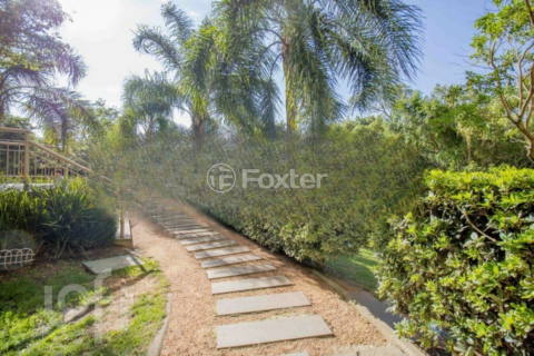 Image 21 - 679786
