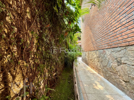Image 17 - 686392