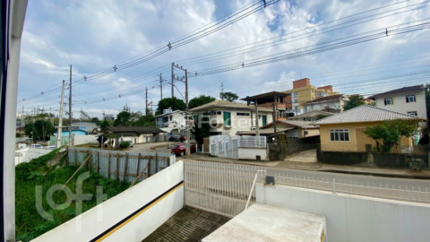 Image 11 - 691750