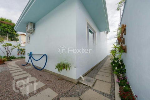 Image 29 - 692043