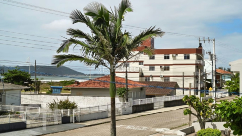 Image 21 - 695816