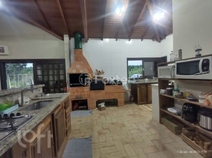 Image 17 - 695877