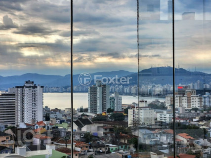 Image 25 - 699501