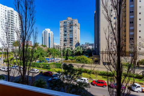 Image 24 - 701077