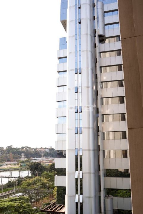 Image 33 - 702852