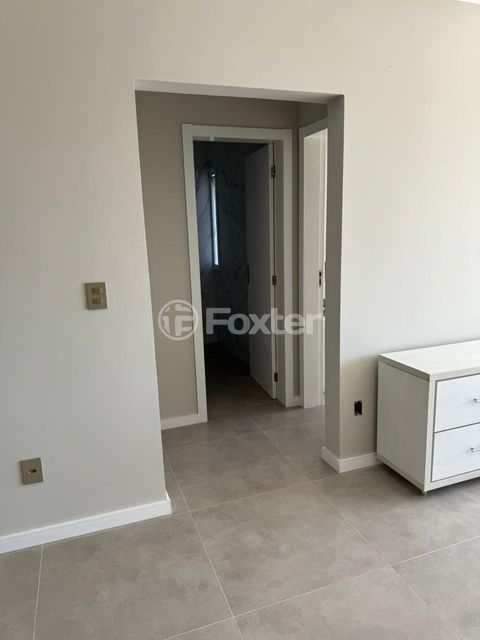 Image 3 - 703576