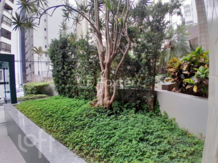 Image 22 - 703877