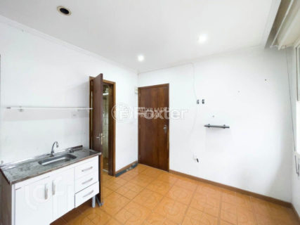 Image 4 - 704037