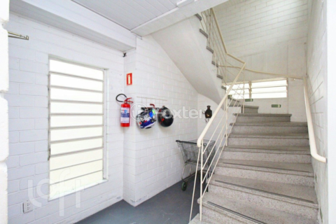 Image 24 - 704050