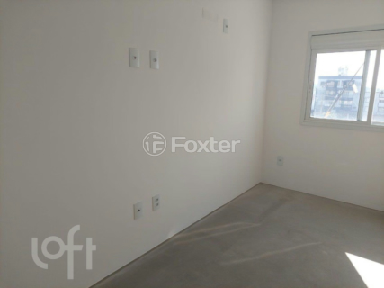 Image 3 - 704755