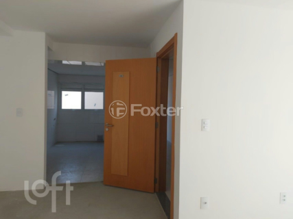 Image 4 - 704755