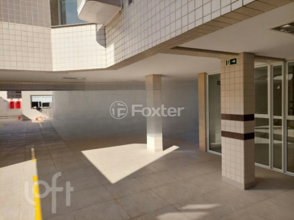 Image 7 - 704760