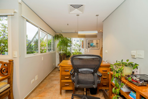 Image 9 - 704922