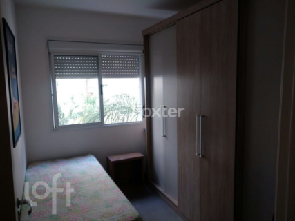 Image 7 - 705930