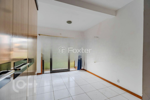 Image 31 - 705940