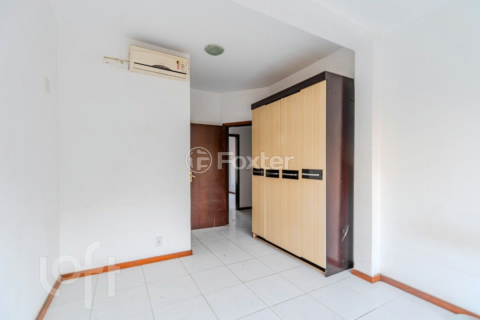 Image 34 - 705940